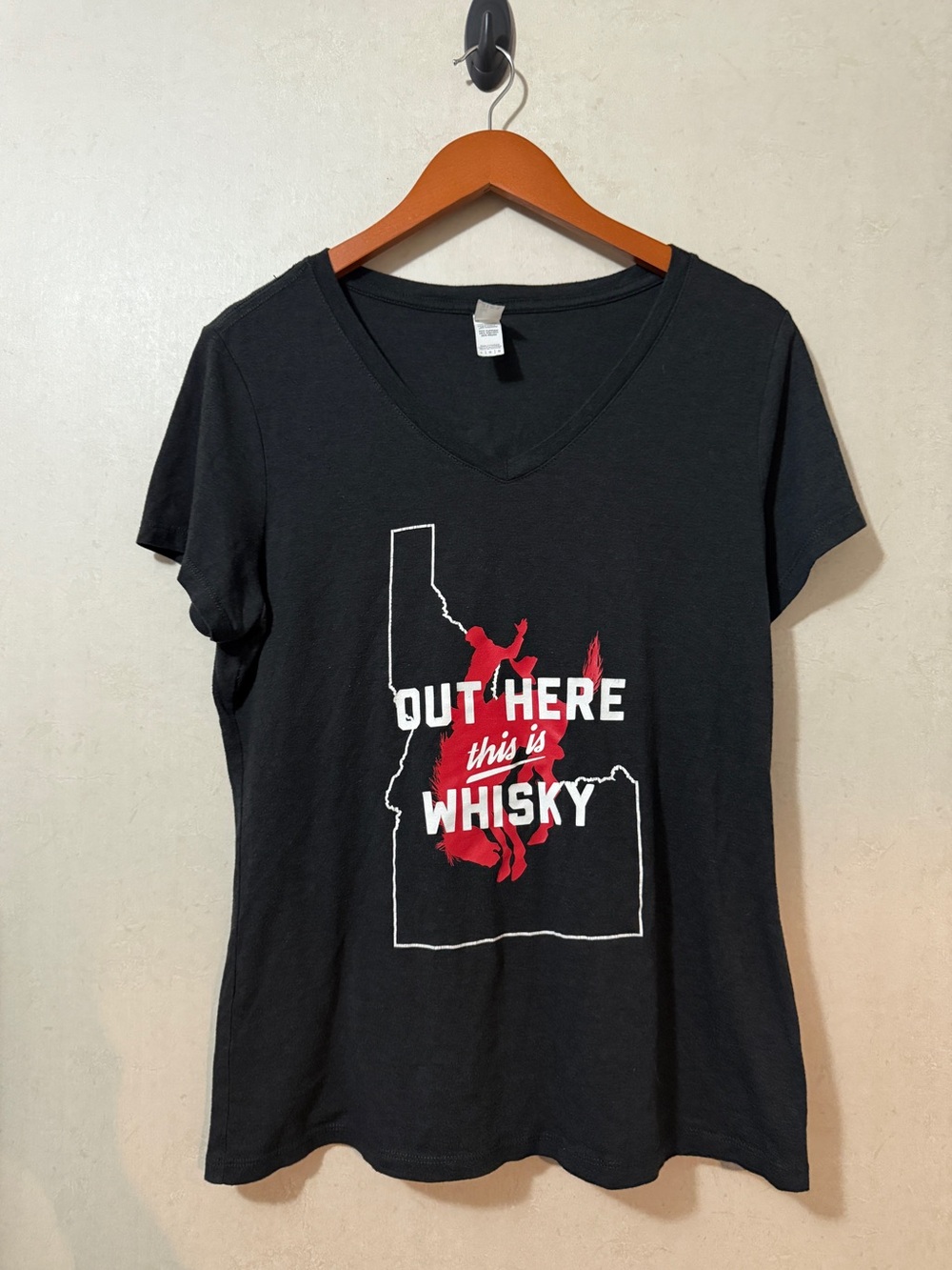 Idaho Pendleton Whiskey Dark Gray V-Neck Graphic T-Shirt Size Large